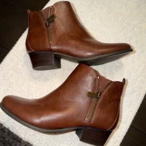 Unisa Chestnut Ankle Booties